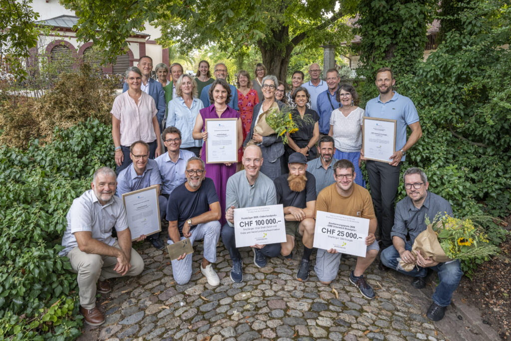 Alle Preisträger 2026 zusammen mit Jury, Stiftungsrat und Geschäftsstellenmitarbeiterinnen.